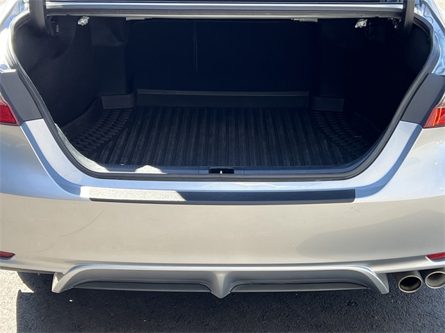 Vehicle image 9 of 28