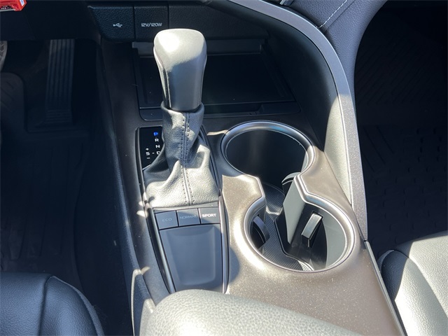 Vehicle image 17 of 28
