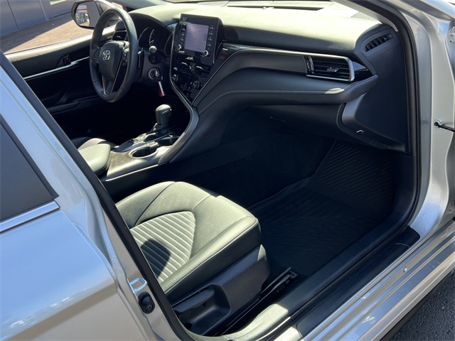 Vehicle image 25 of 28