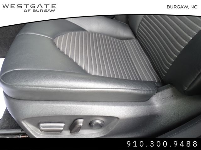 Vehicle image 19 of 30
