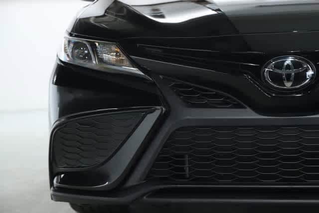 Vehicle image 16 of 45