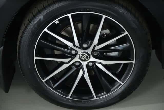 Vehicle image 18 of 45