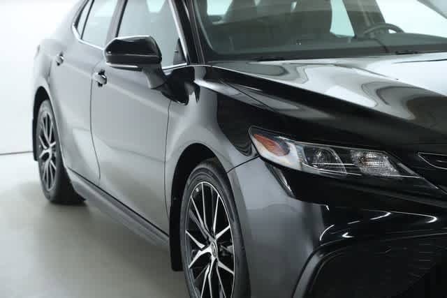Vehicle image 6 of 45