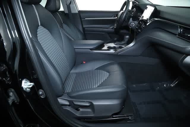 Vehicle image 40 of 45