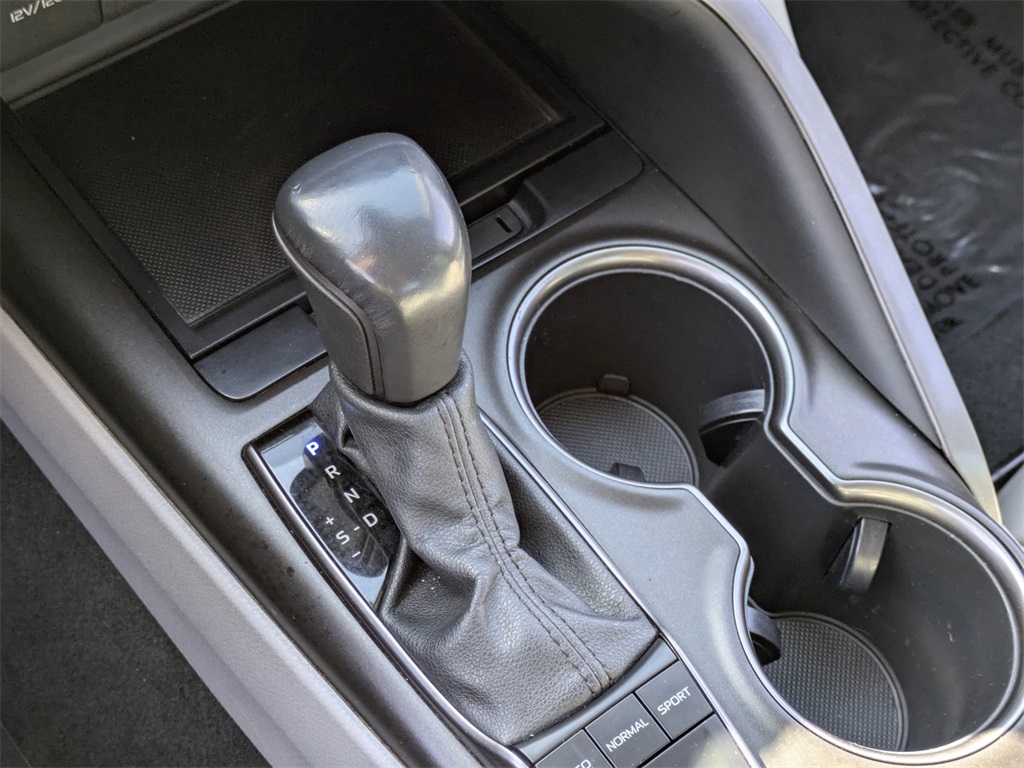 Vehicle image 15 of 33