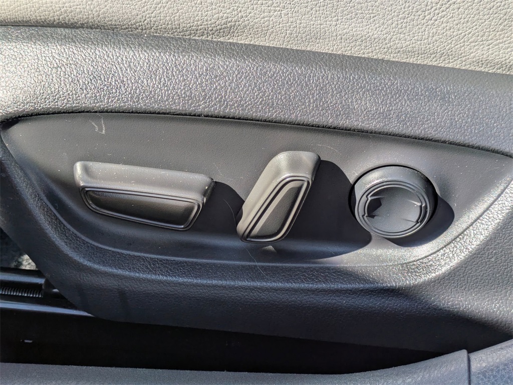 Vehicle image 22 of 33