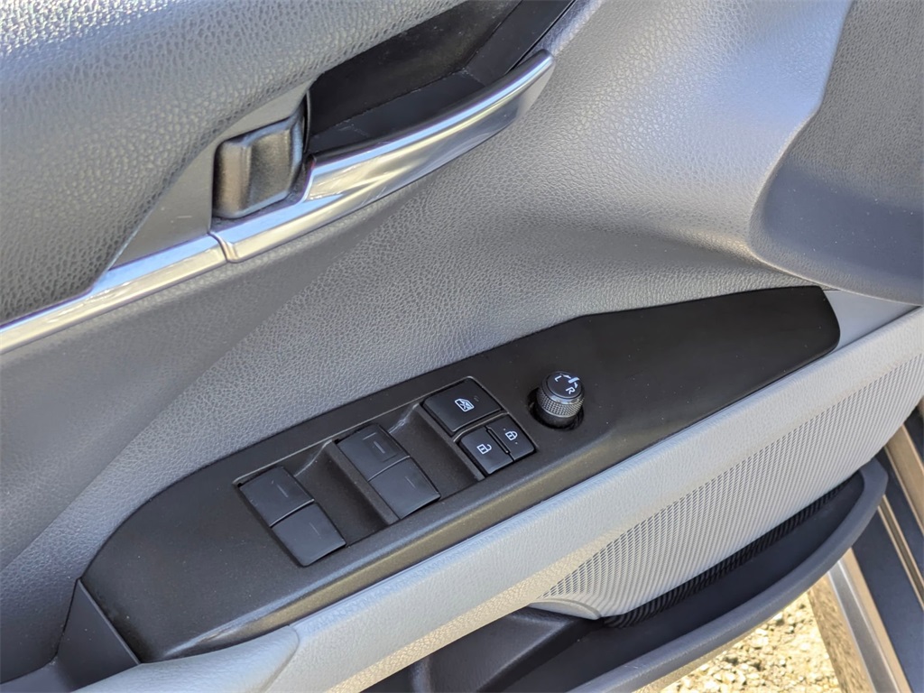 Vehicle image 11 of 33
