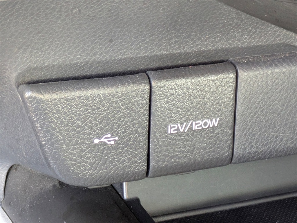 Vehicle image 19 of 33