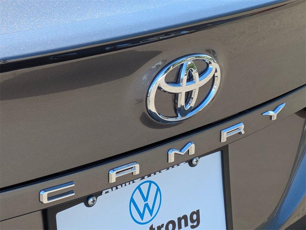 Vehicle image 25 of 33