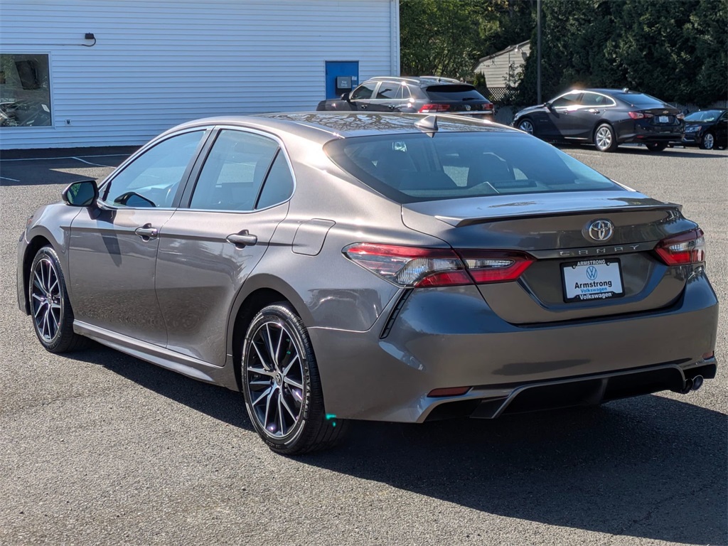 Vehicle image 8 of 33