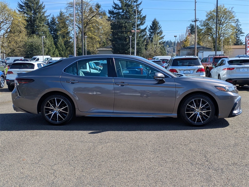 Vehicle image 5 of 33