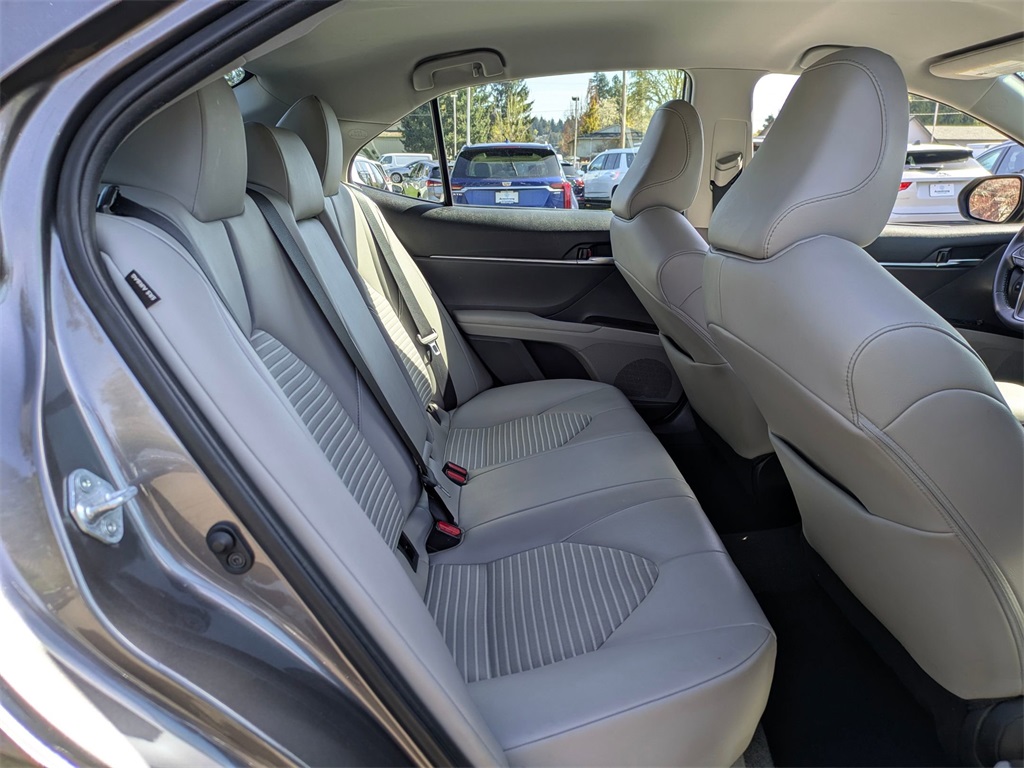 Vehicle image 26 of 33