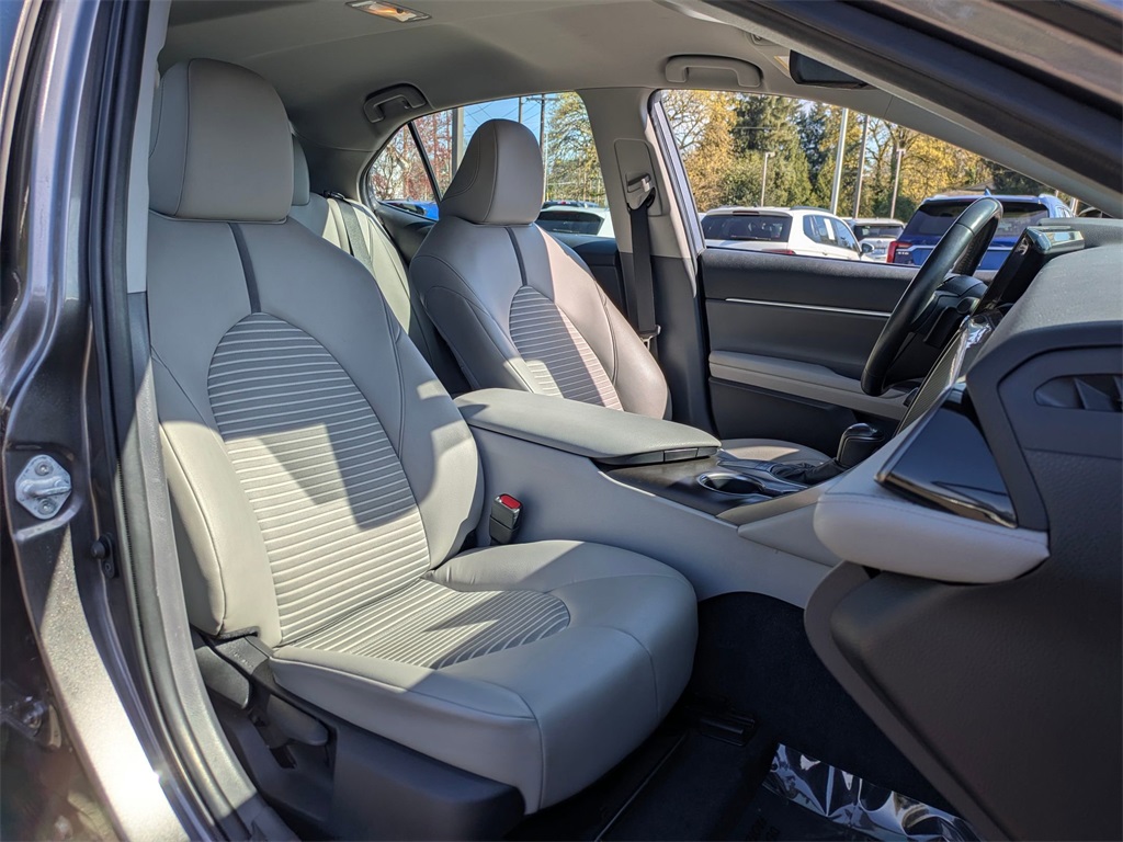 Vehicle image 28 of 33