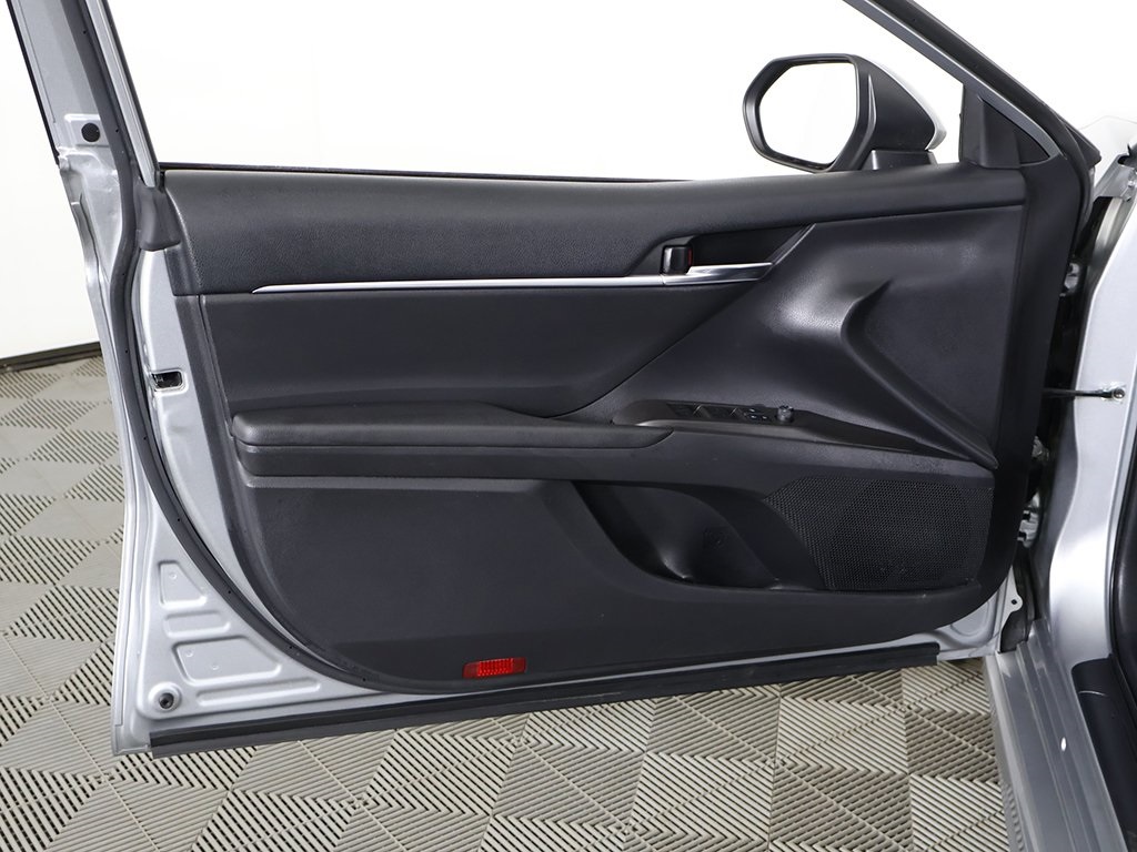 Vehicle image 16 of 43