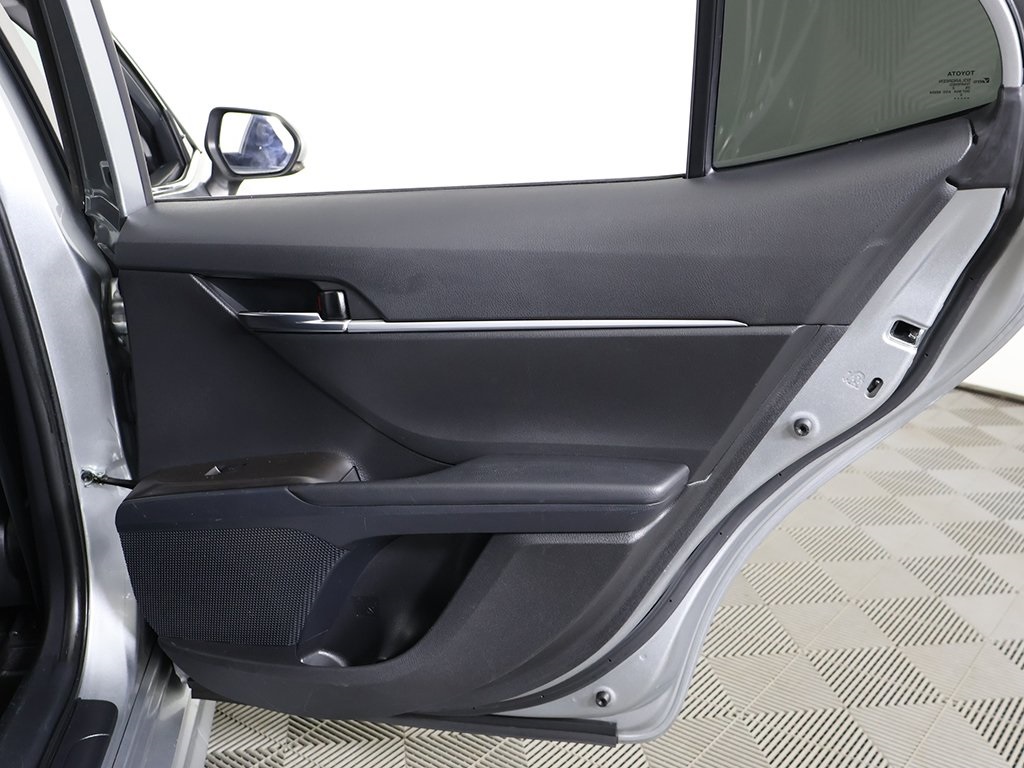 Vehicle image 19 of 43