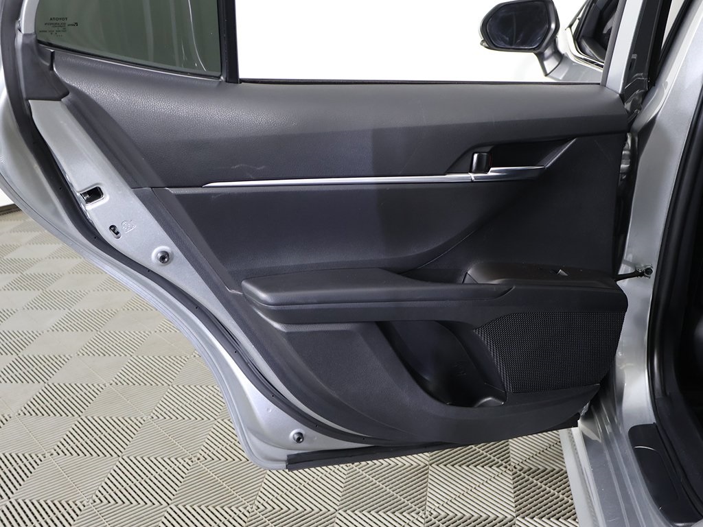 Vehicle image 18 of 43