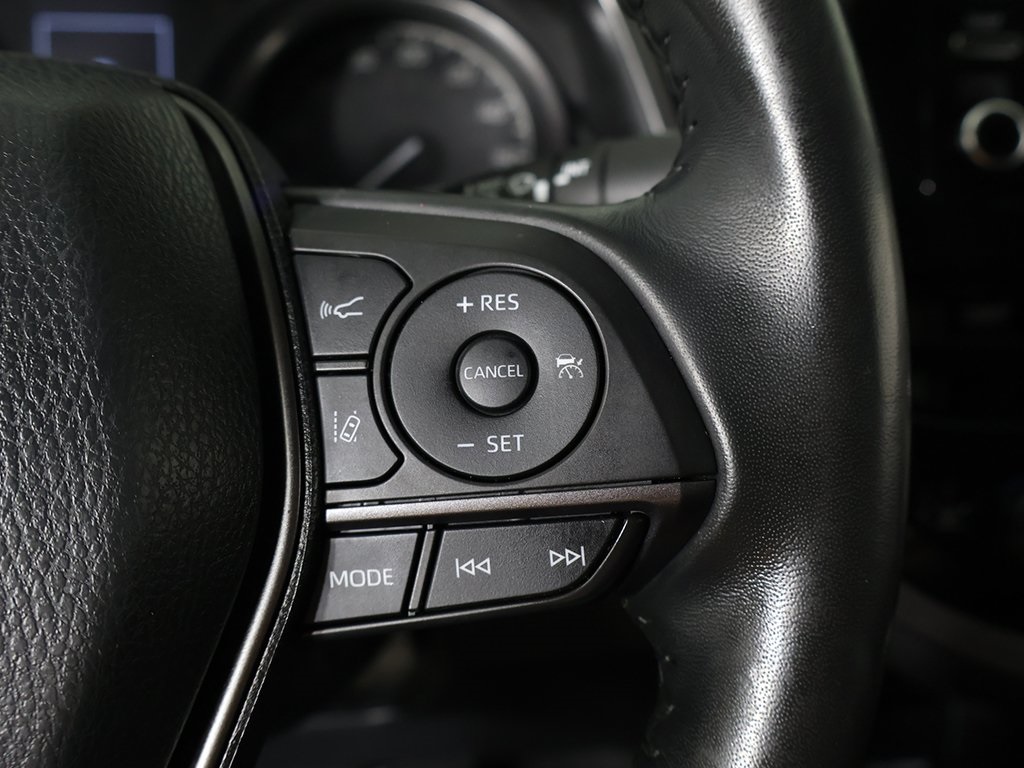 Vehicle image 33 of 43