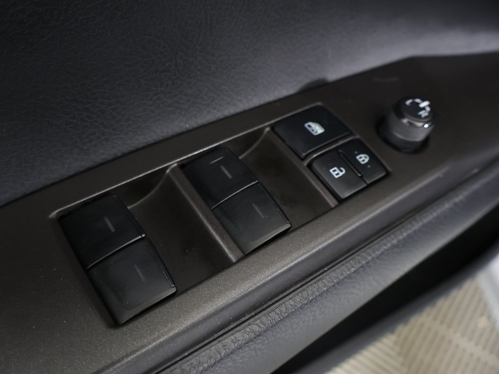 Vehicle image 28 of 43