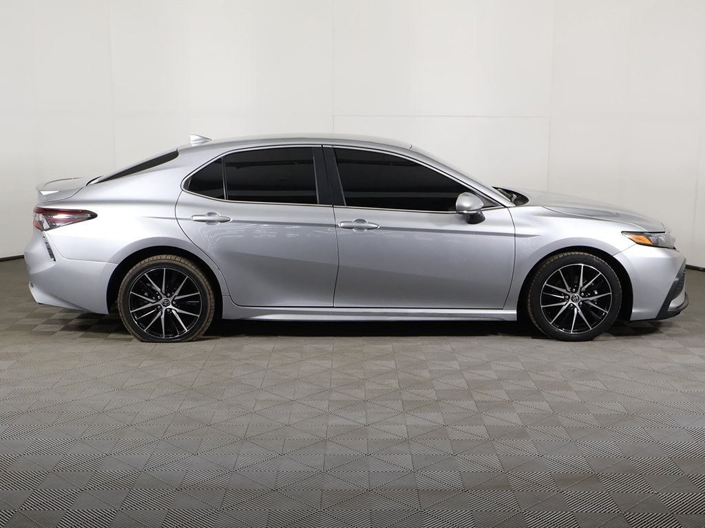 Vehicle image 7 of 43