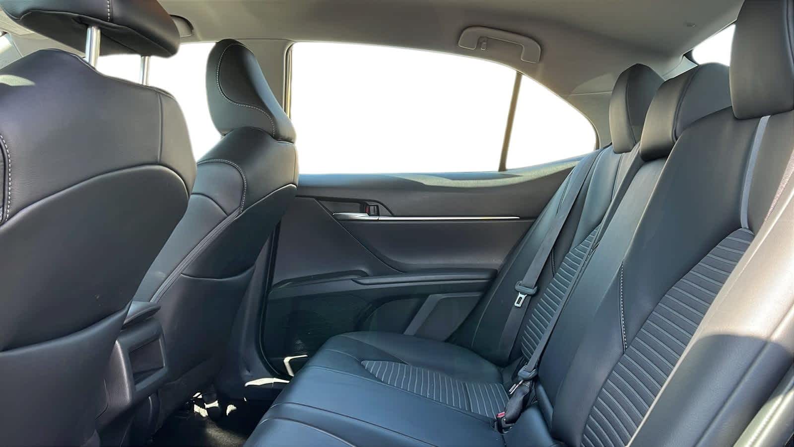 Vehicle image 21 of 24