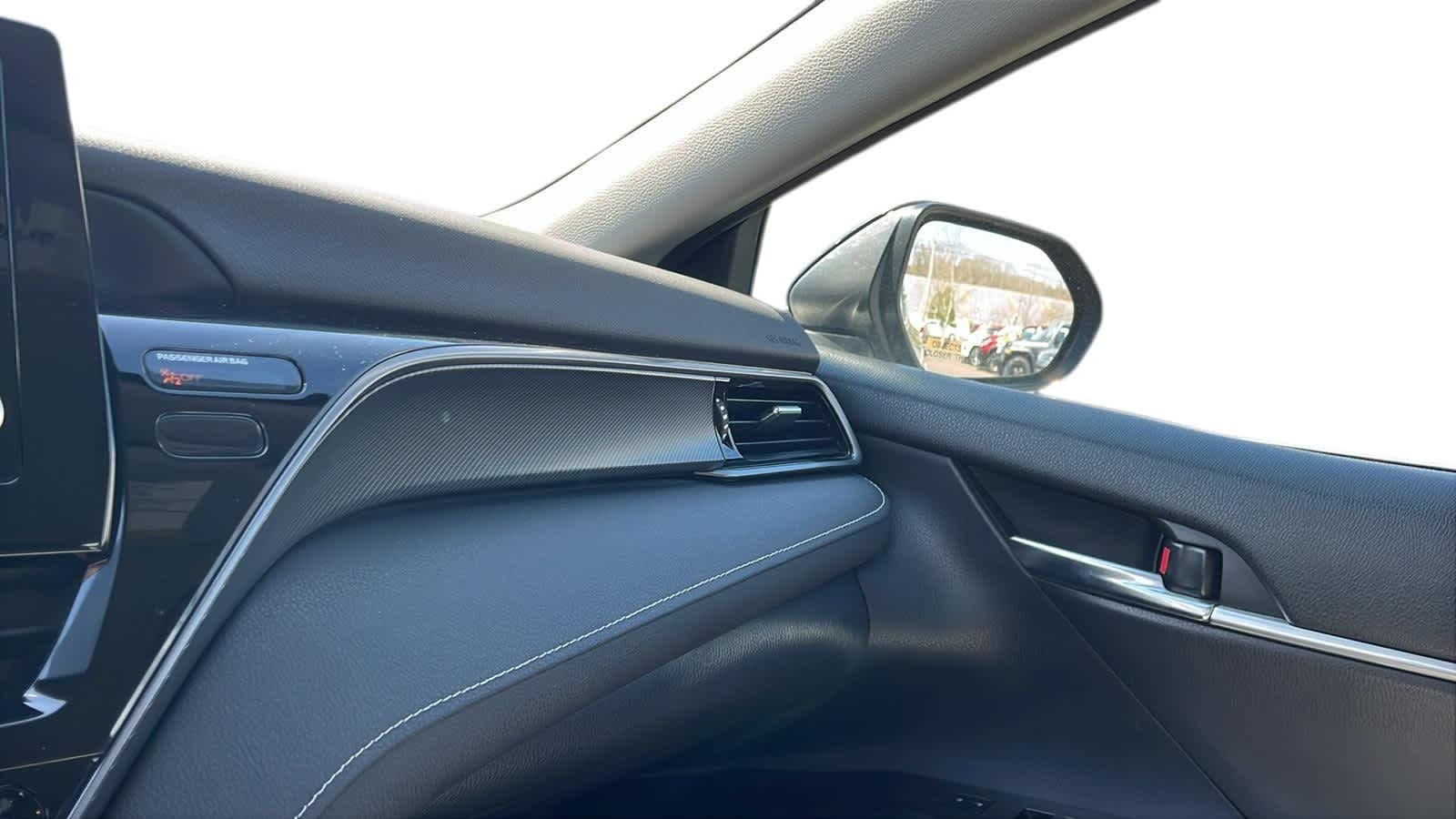 Vehicle image 19 of 24