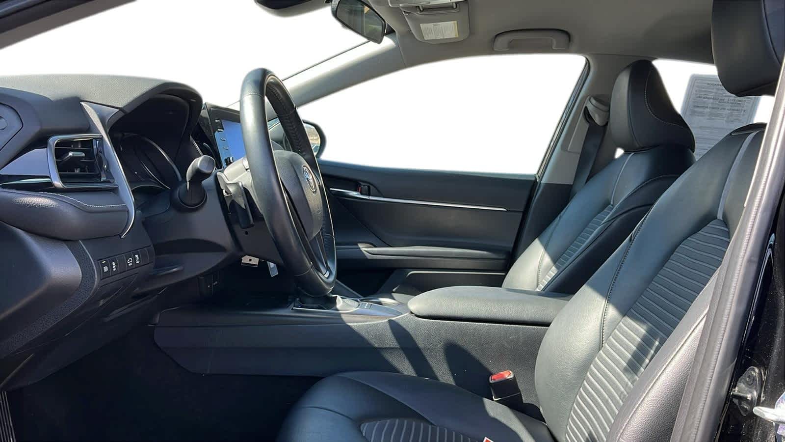 Vehicle image 11 of 24