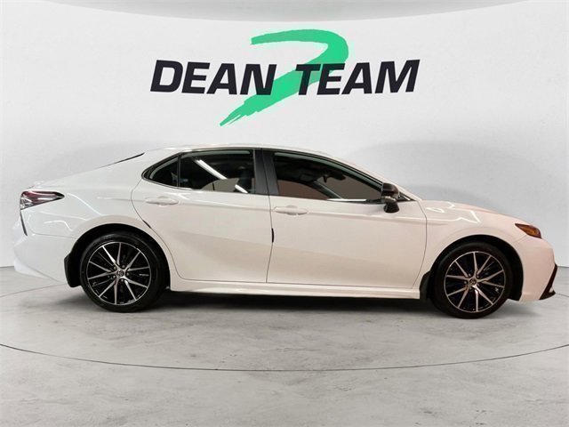 Vehicle image 4 of 21