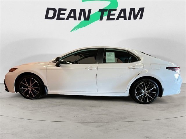 Vehicle image 8 of 21