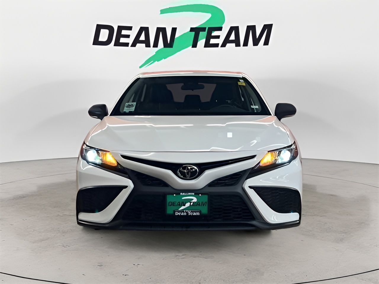 Vehicle image 17 of 21