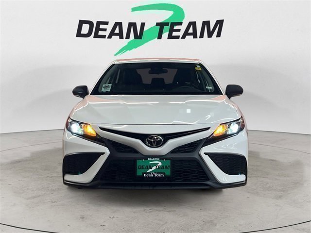 Vehicle image 2 of 21