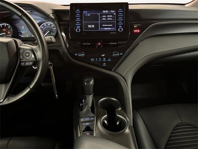 Vehicle image 11 of 21