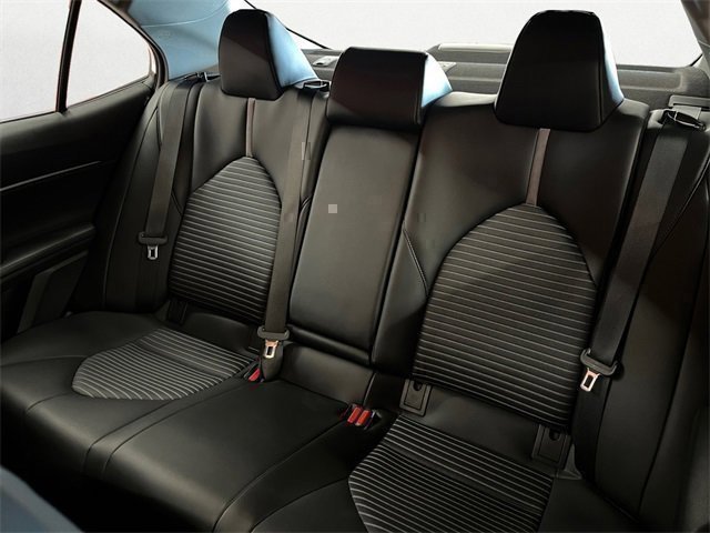 Vehicle image 13 of 21