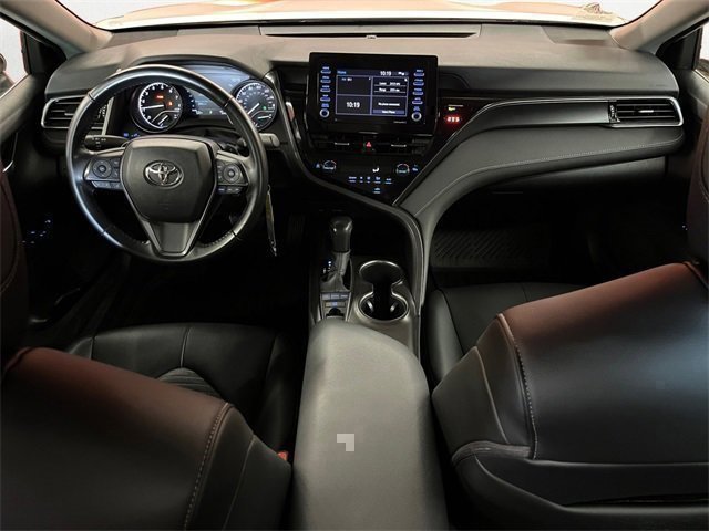 Vehicle image 10 of 21