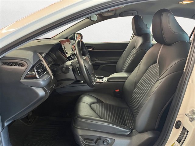 Vehicle image 9 of 21