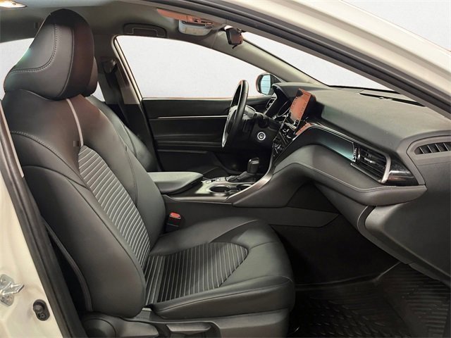 Vehicle image 15 of 21