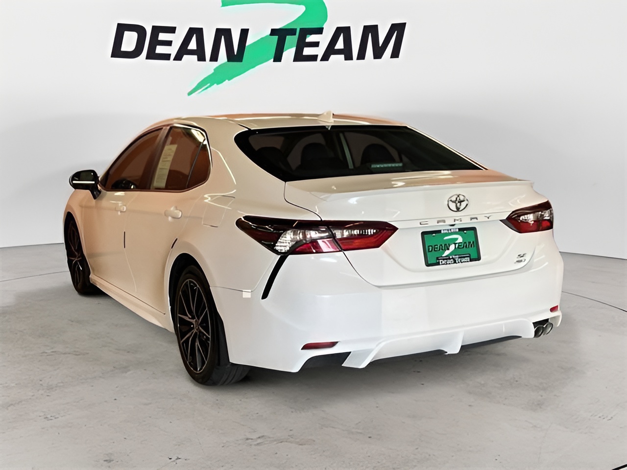 Vehicle image 20 of 21