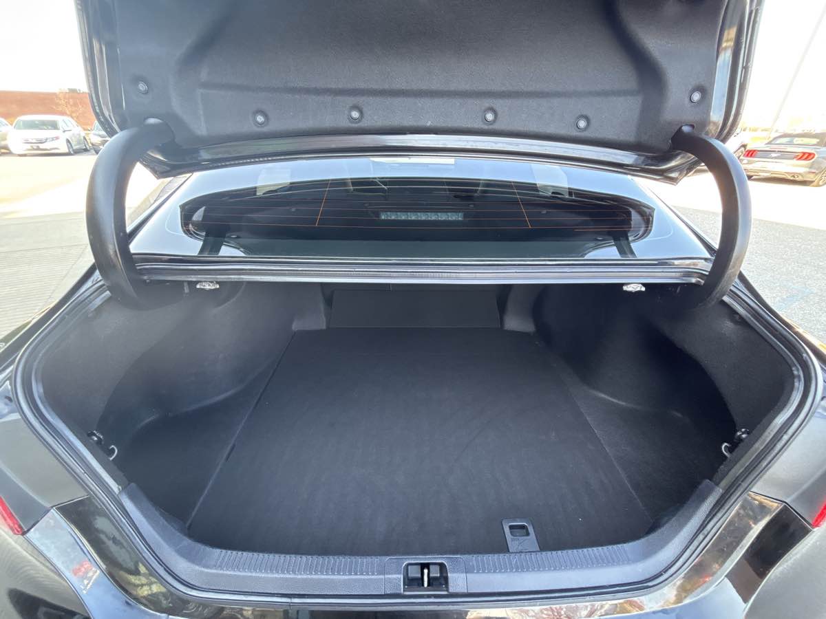 Vehicle image 14 of 21
