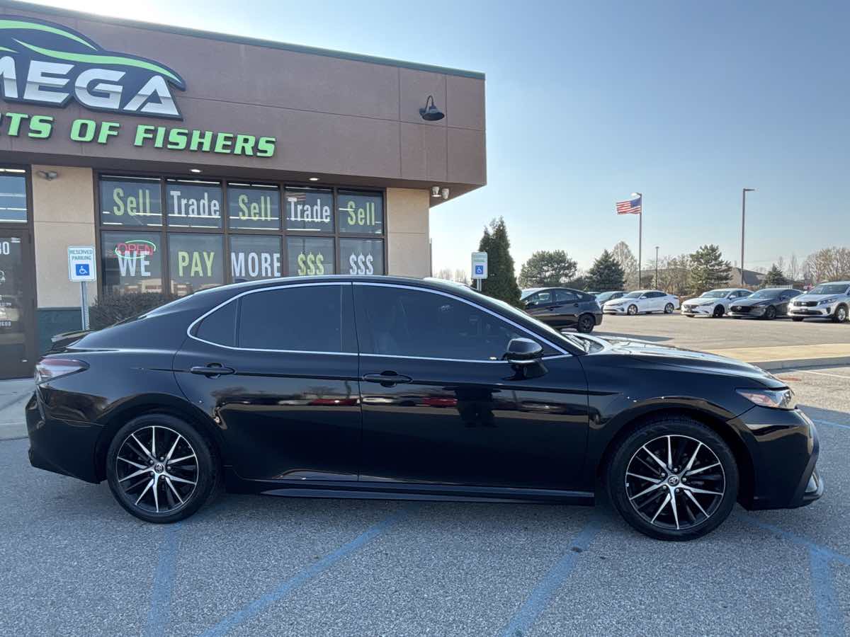 Vehicle image 4 of 21