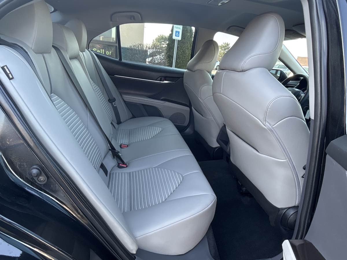 Vehicle image 12 of 21