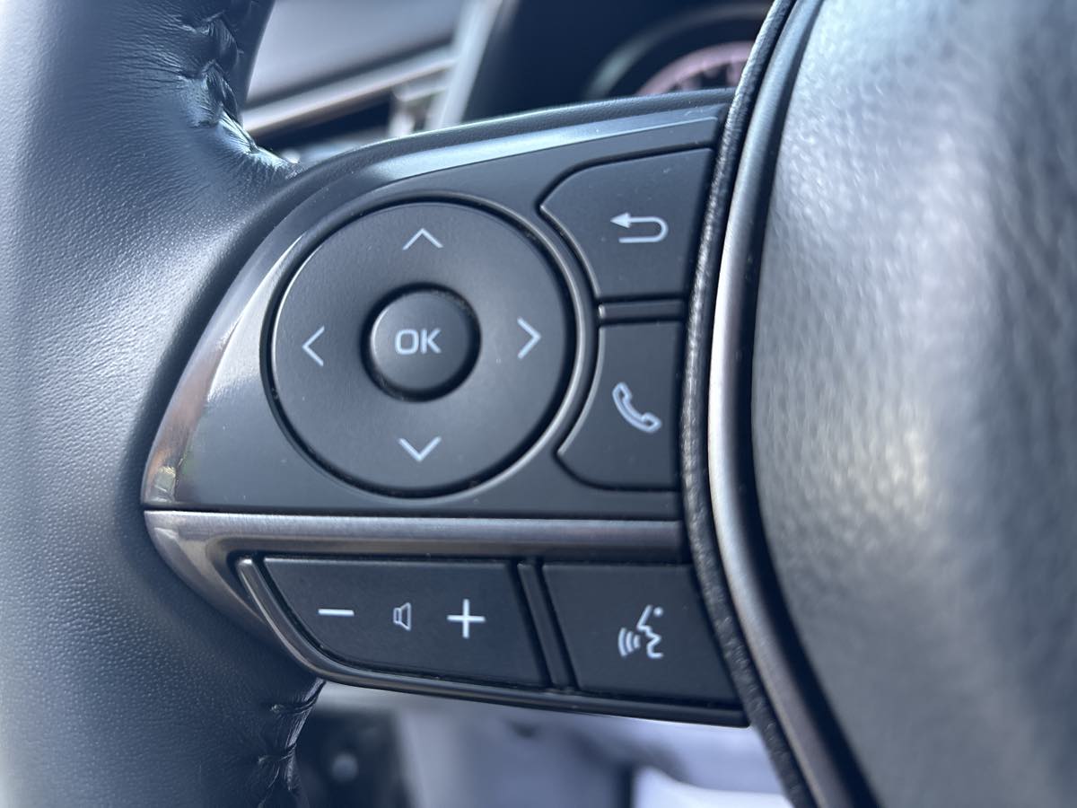Vehicle image 15 of 21