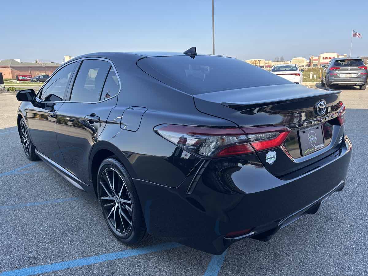 Vehicle image 7 of 21
