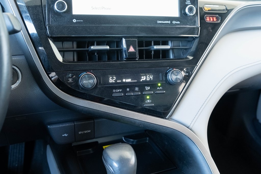Vehicle image 12 of 15