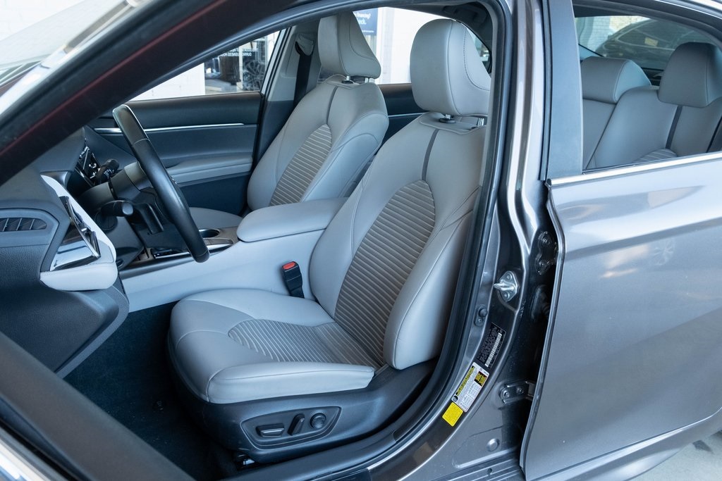 Vehicle image 10 of 15