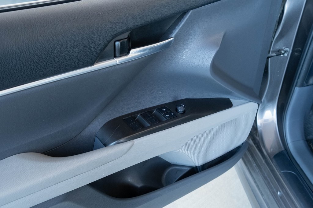 Vehicle image 6 of 15