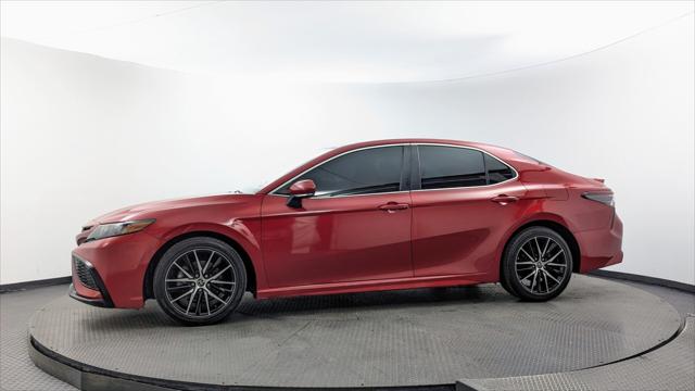 2022 Toyota Camry SE Image 3 of 25