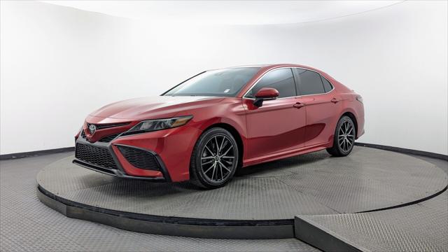 2022 Toyota Camry SE Image 2 of 25