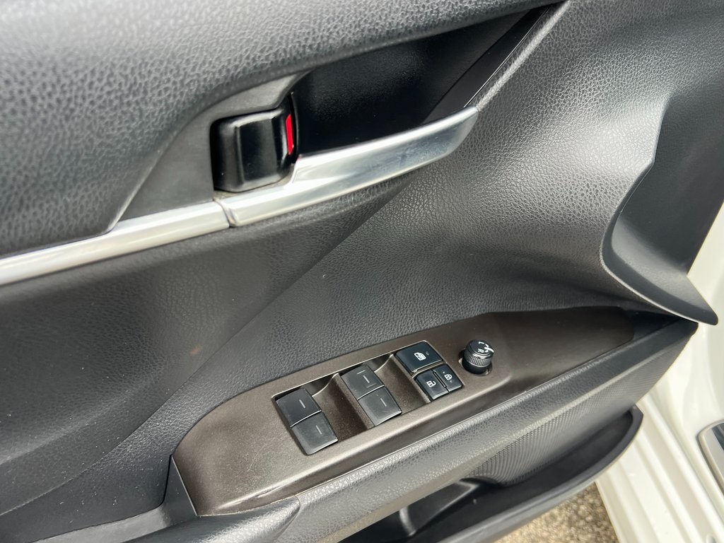 Vehicle image 32 of 45