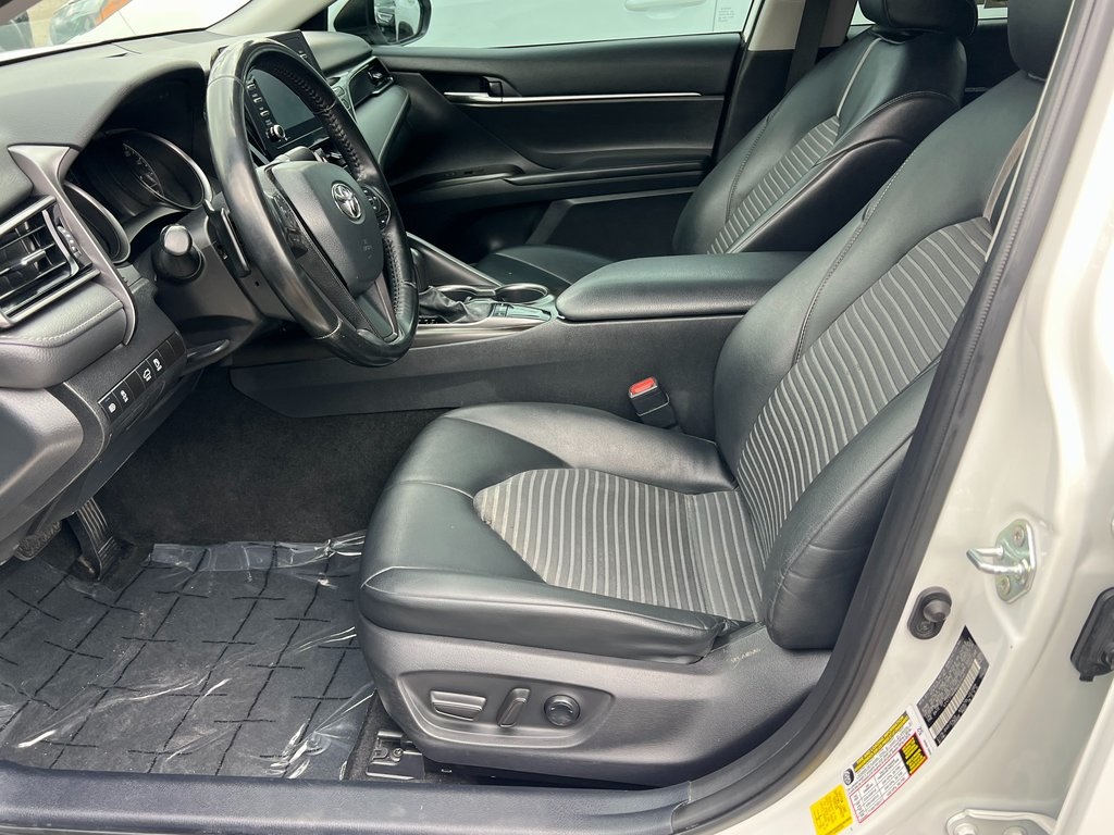 Vehicle image 33 of 45
