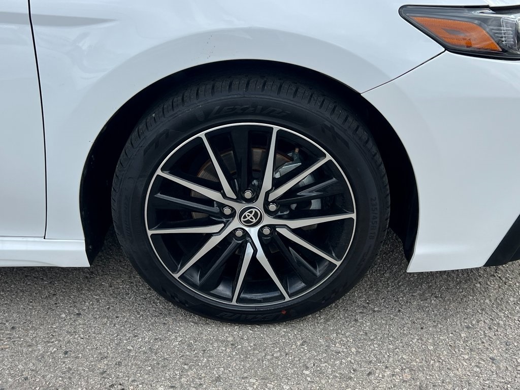 Vehicle image 11 of 45