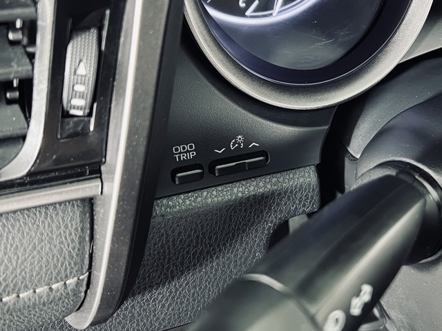 Vehicle image 23 of 34